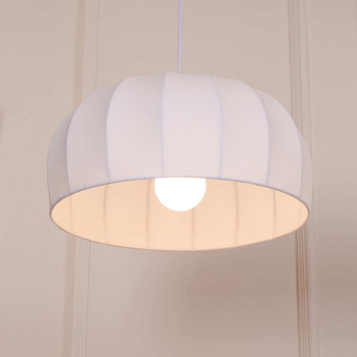 Nova Suspension en Tissu Blanc en Forme de Dôme