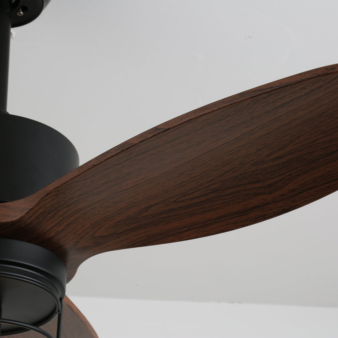 Ventilateur de plafond industriel en bois avec lumière Brisora