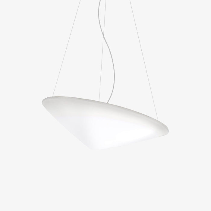 Solara Lampe Suspendue Polyéthylène Chapeau Incliné Minimaliste
