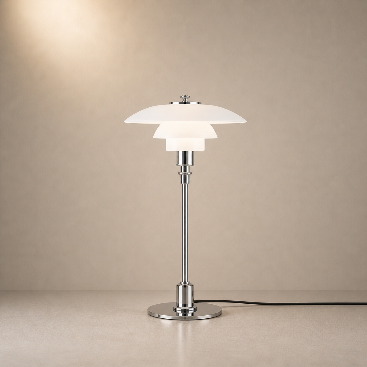 Lampe de table en métal chromé et abat-jour blanc à diffuseur superposé – Claréa