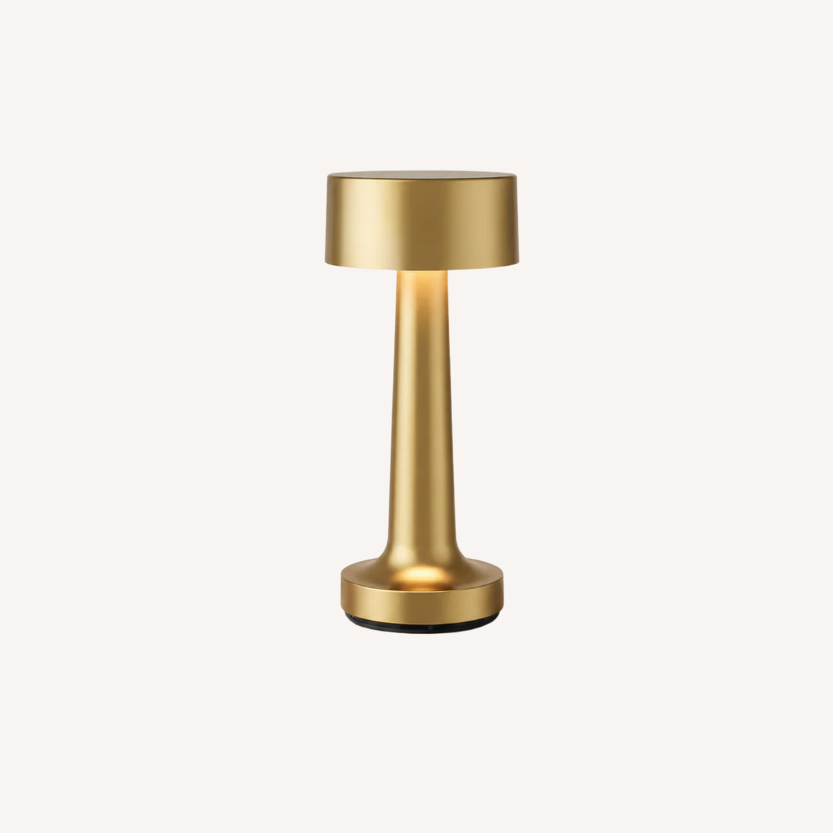 Lampe de table dorée en métal – Doruna