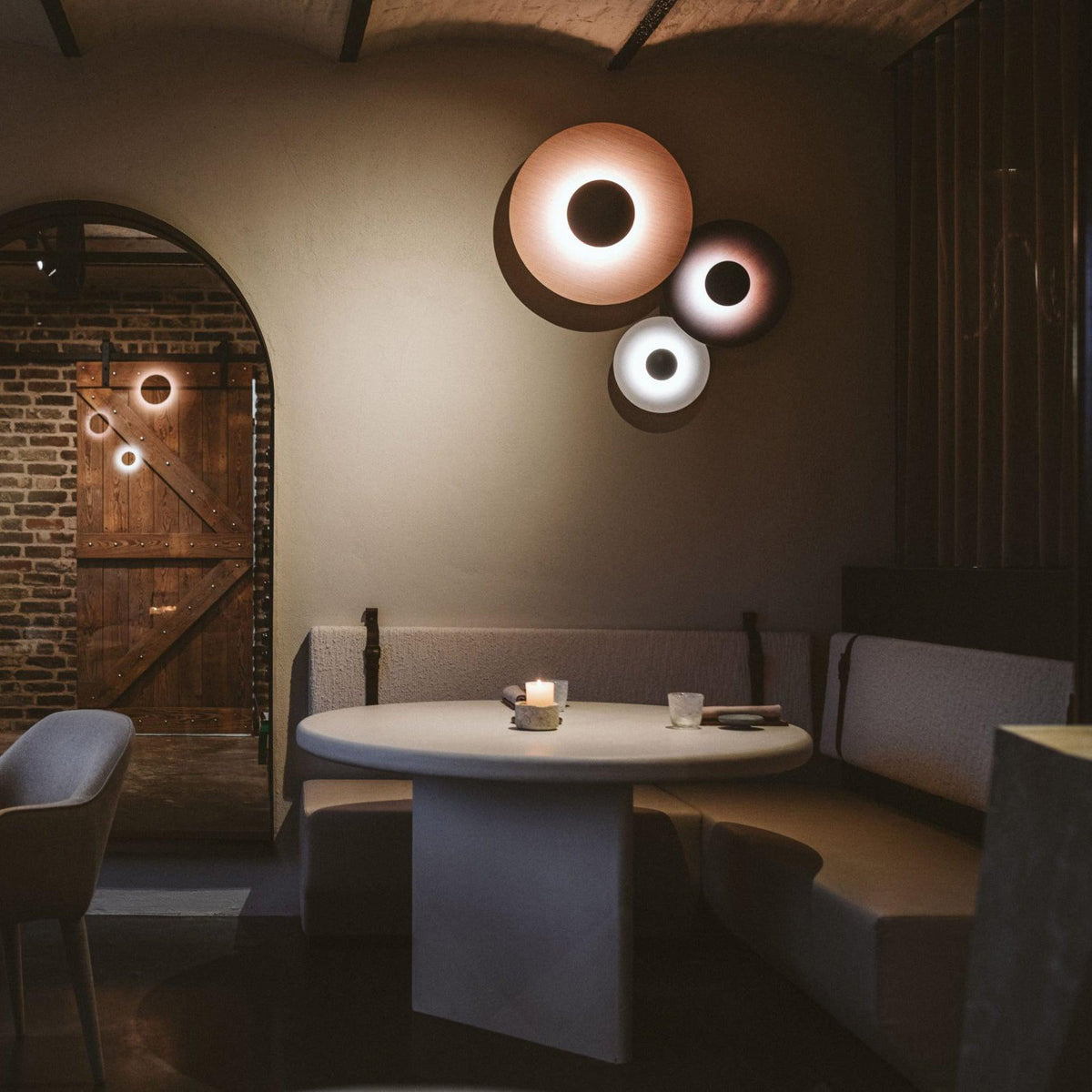 Peacemaker Elegance Simplicity Glow Wall Light