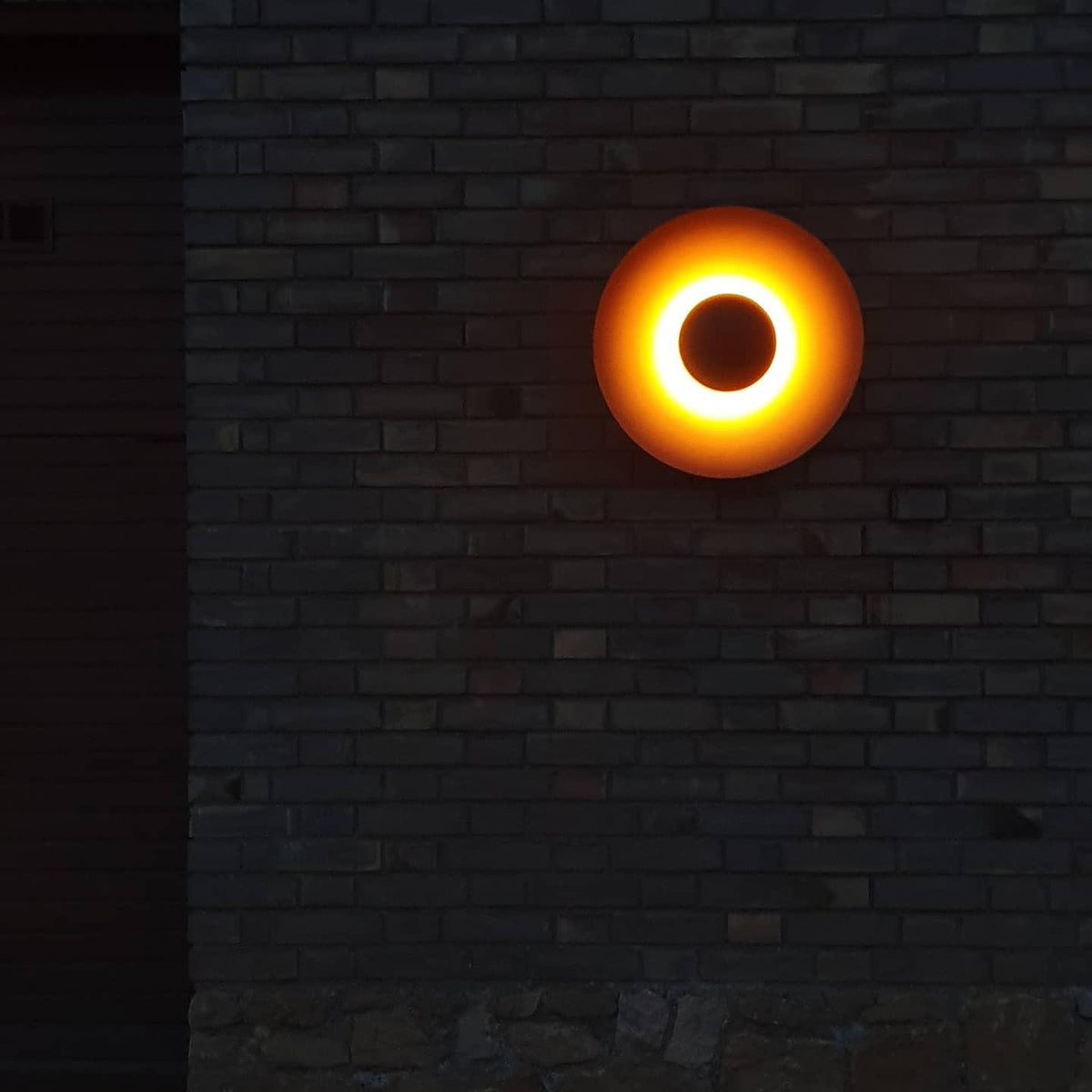 Peacemaker Elegance Simplicity Glow Wall Light
