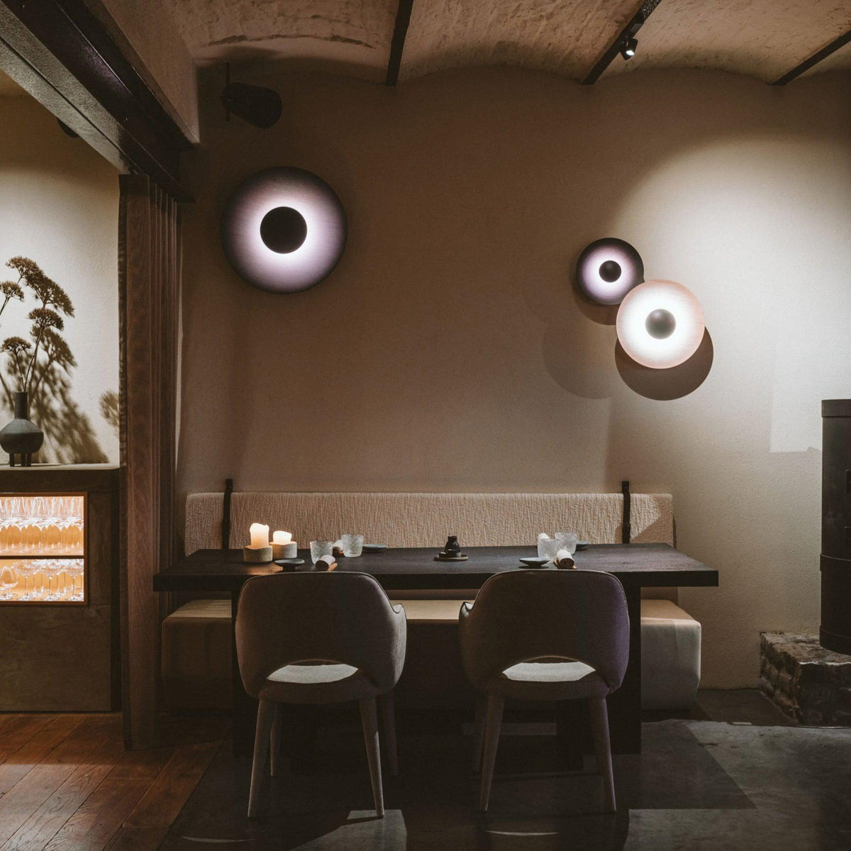 Peacemaker Elegance Simplicity Glow Wall Light