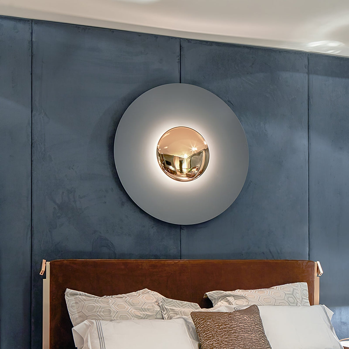 Peacemaker Elegance Simplicity Glow Wall Light