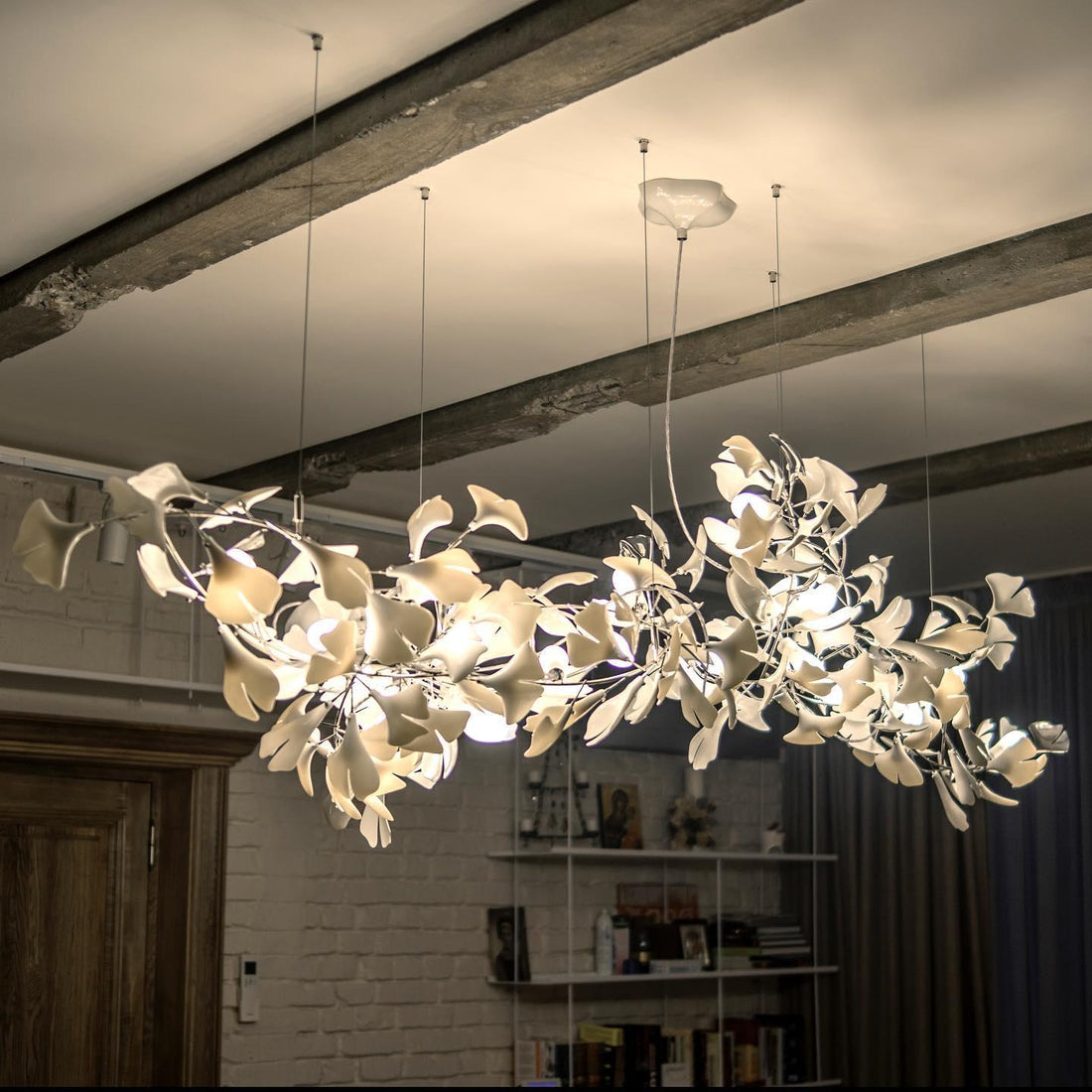 Olivia Lustre en céramique en forme de branche avec feuille de gingko