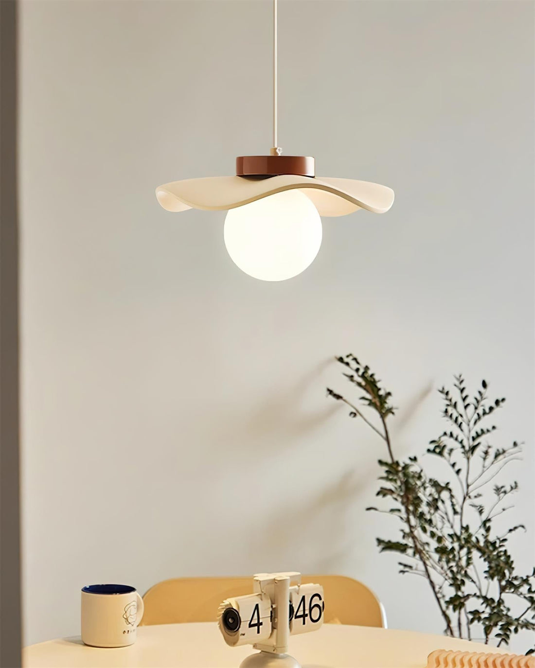 Suspension Verre Ondulé Ombre Sculptural Minimaliste Accent