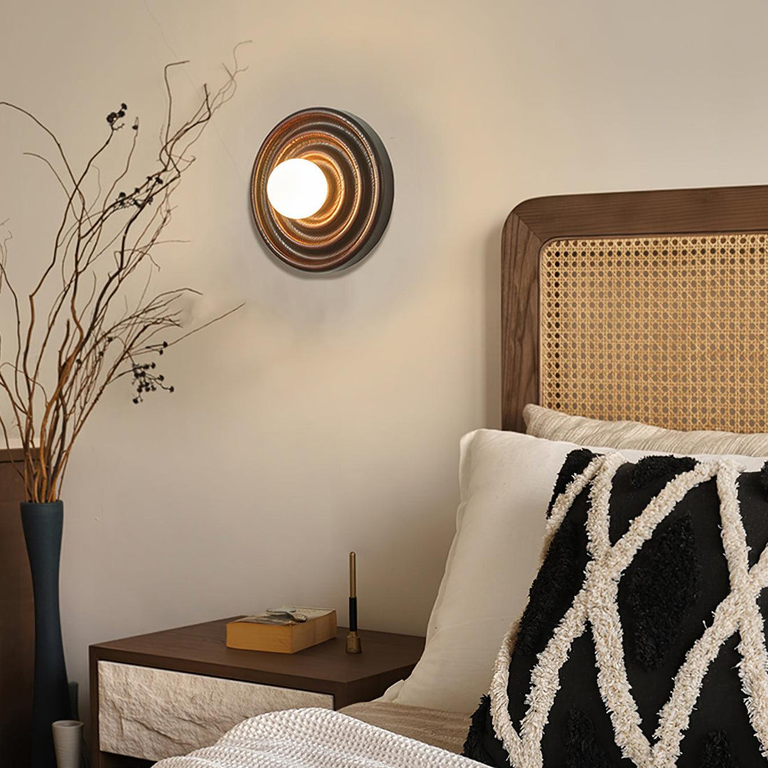 Lumoran Applique murale Ripple avec corps en bois de frêne et abat-jour en verre