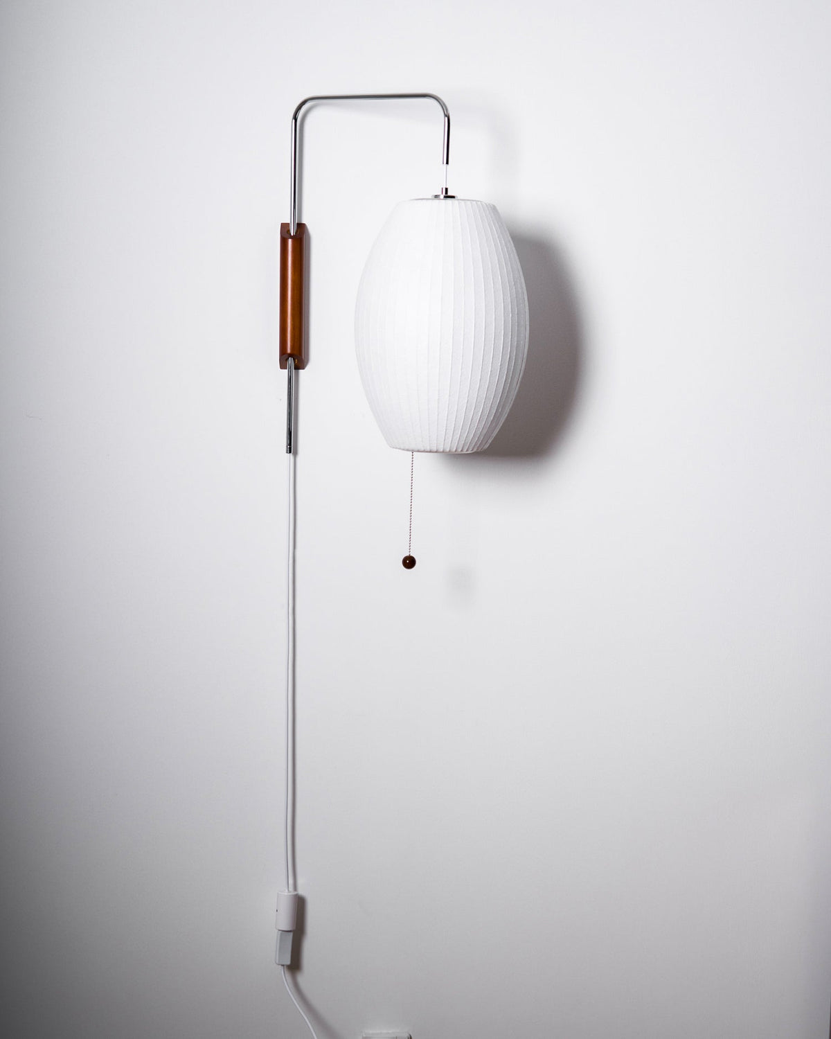 Lustra Wall Sconce Walnut Ball
