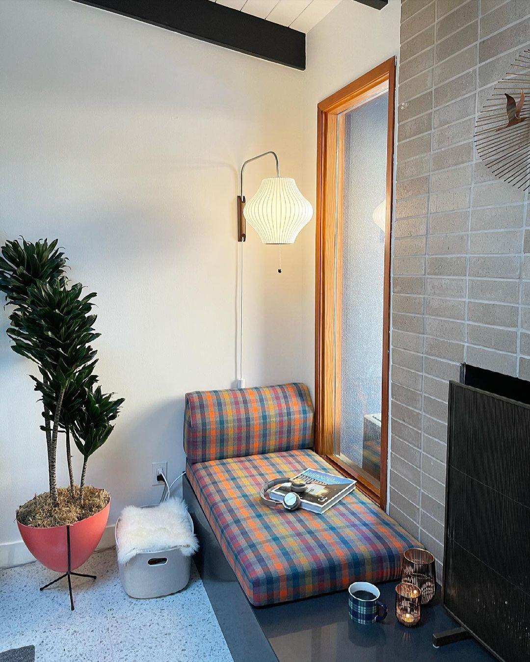 Lustra Wall Sconce Walnut Ball