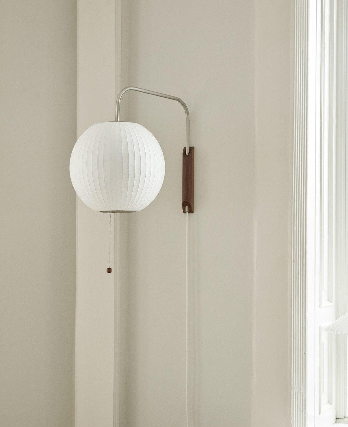 Lustra Wall Sconce Walnut Ball