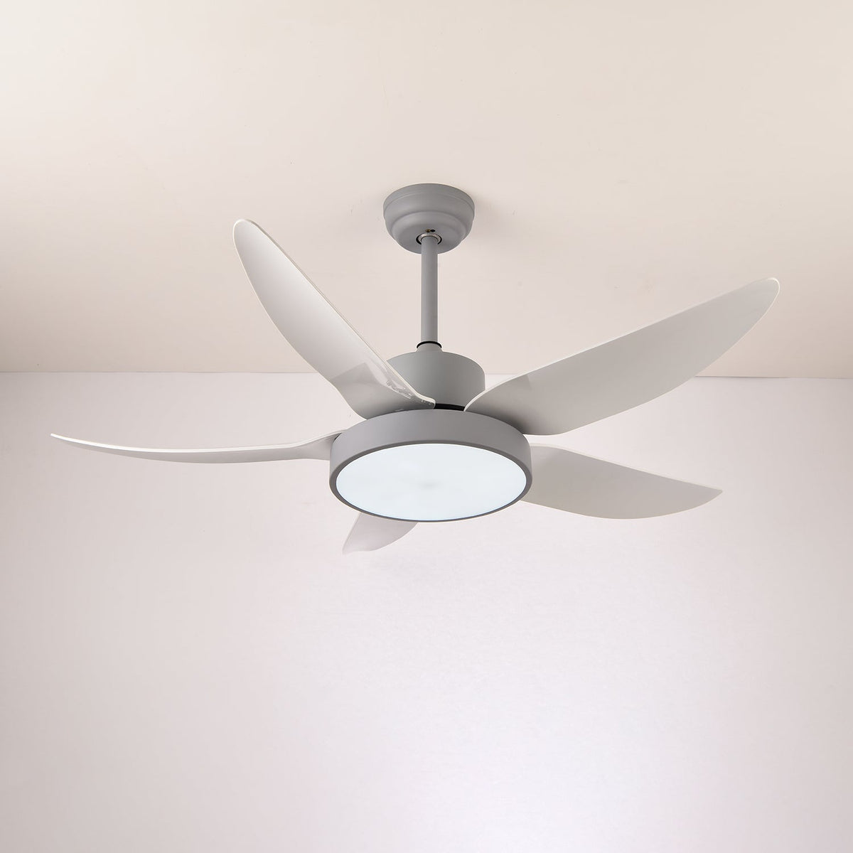 Plafonnier ventilateur moderne Auron