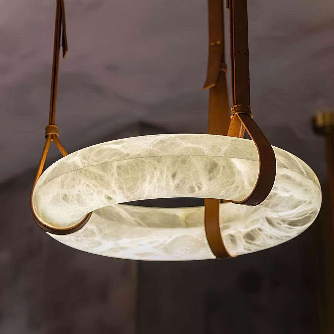 Aira Suspension Lampe Anneau en albâtre Lanières en cuir Luxe scandinave