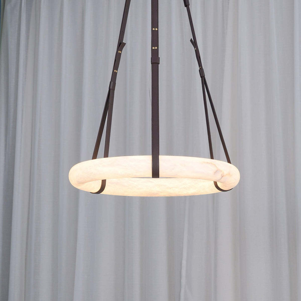 Aira Suspension Lampe Anneau en albâtre Lanières en cuir Luxe scandinave