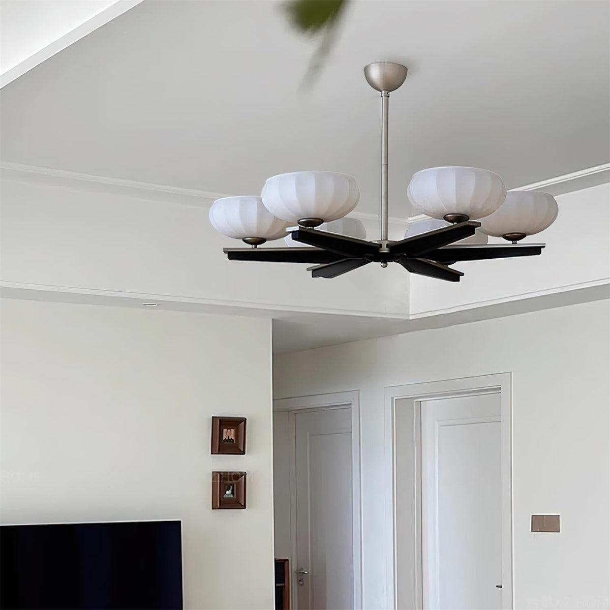 Lustre Bras en Bois de Noyer et Abat-jours en Verre Opale Style Mi-siècle