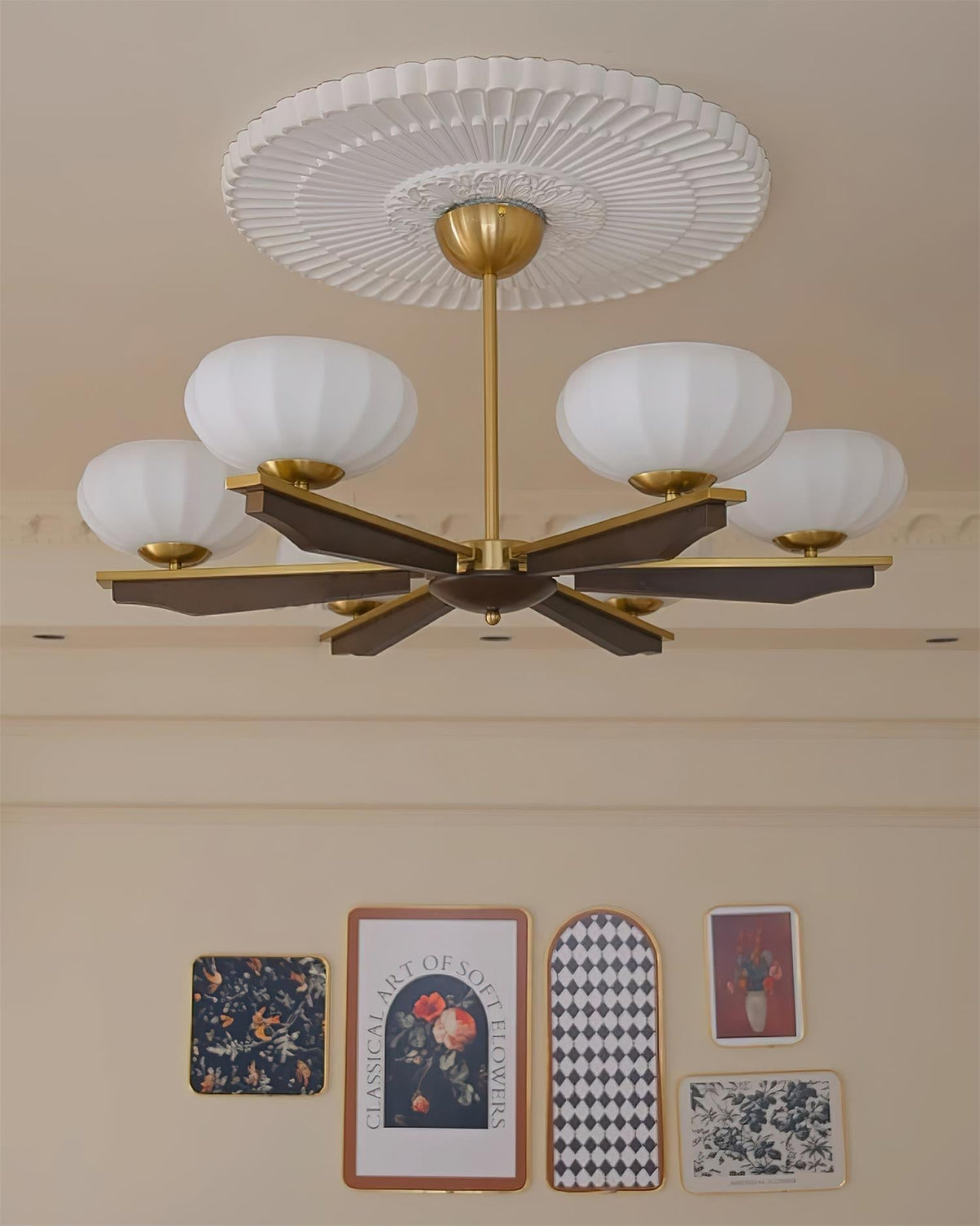 Lustre Bras en Bois de Noyer et Abat-jours en Verre Opale Style Mi-siècle