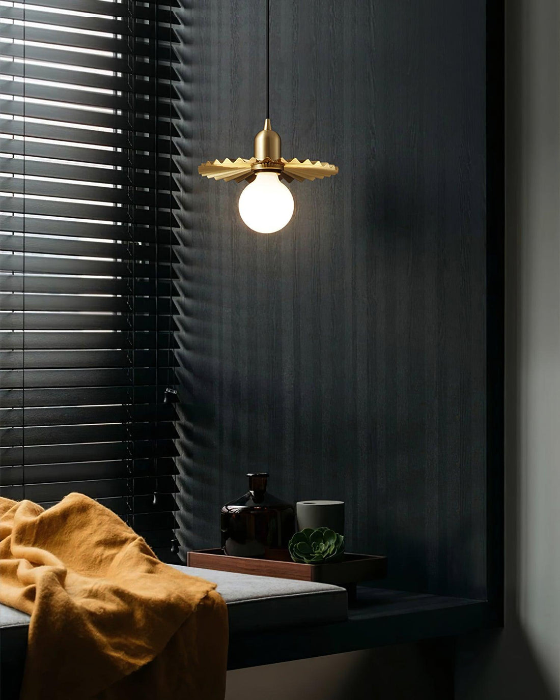 Rozeta Suspension en Laiton Plissé Moderne