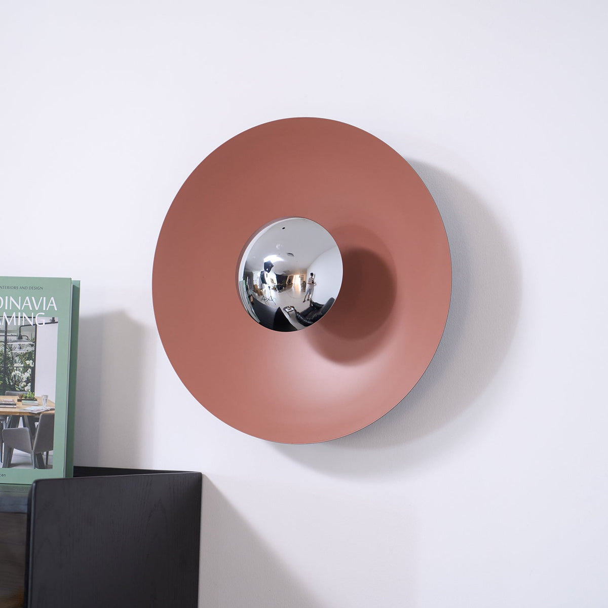 Peacemaker Elegance Simplicity Glow Wall Light
