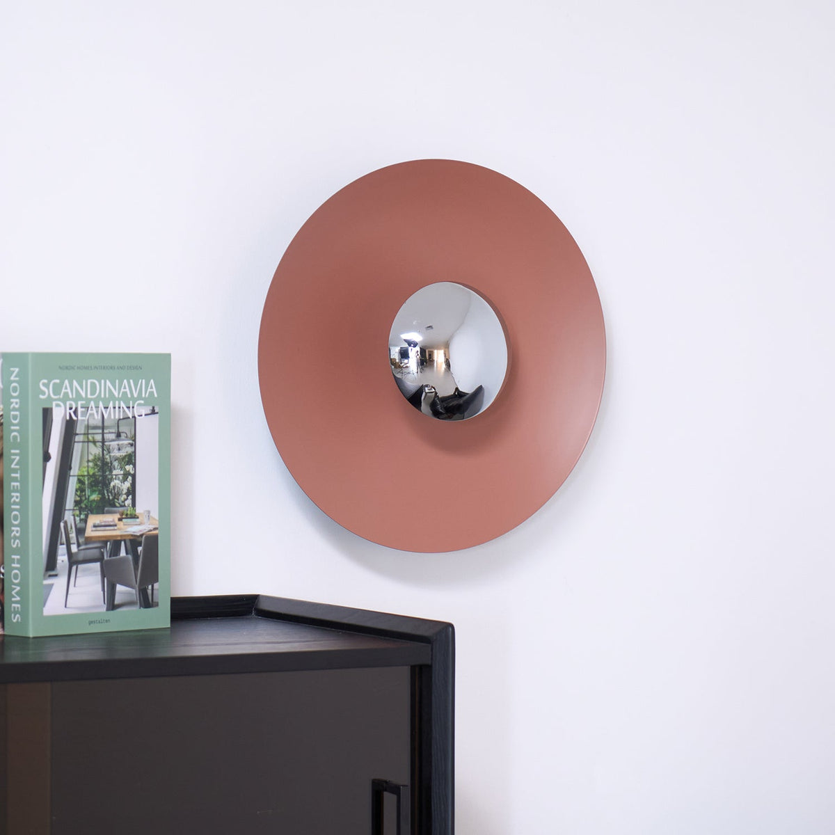 Peacemaker Elegance Simplicity Glow Wall Light