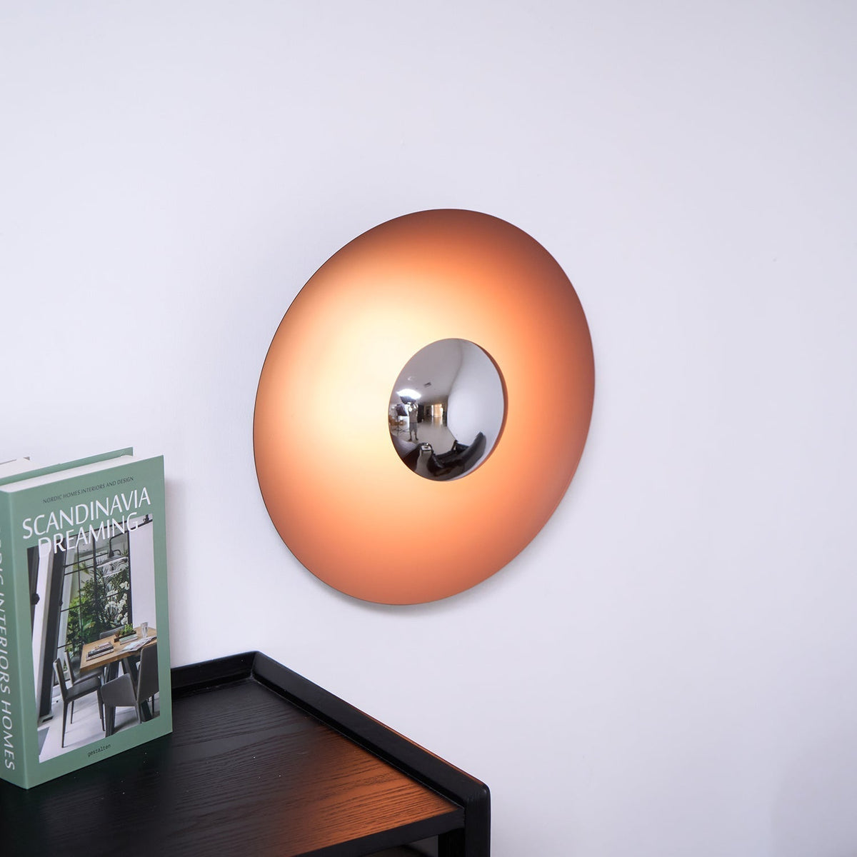 Peacemaker Elegance Simplicity Glow Wall Light