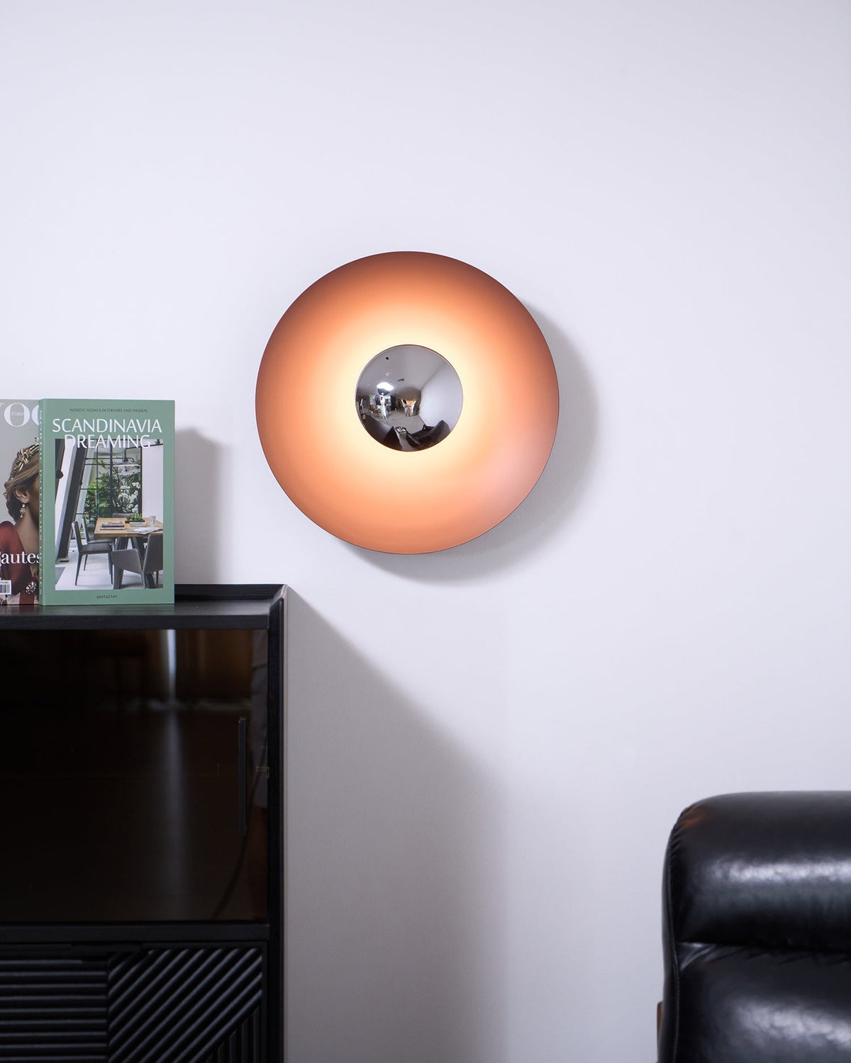 Peacemaker Elegance Simplicity Glow Wall Light