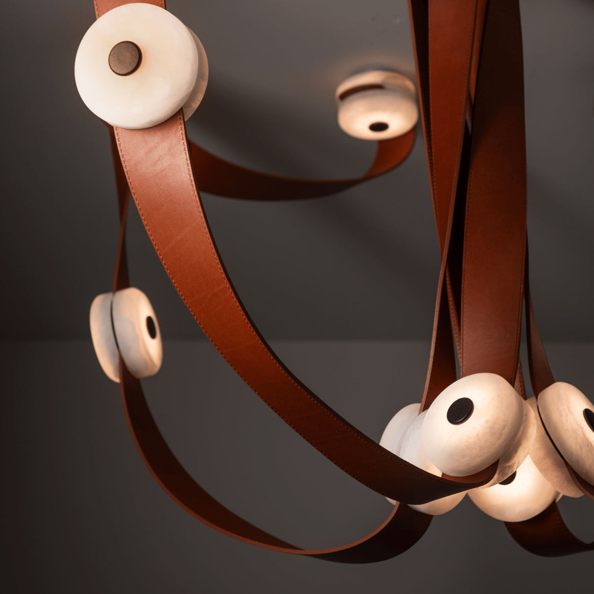 Elraearis Moderne Minimaliste LED Cuir Albâtre Lustre