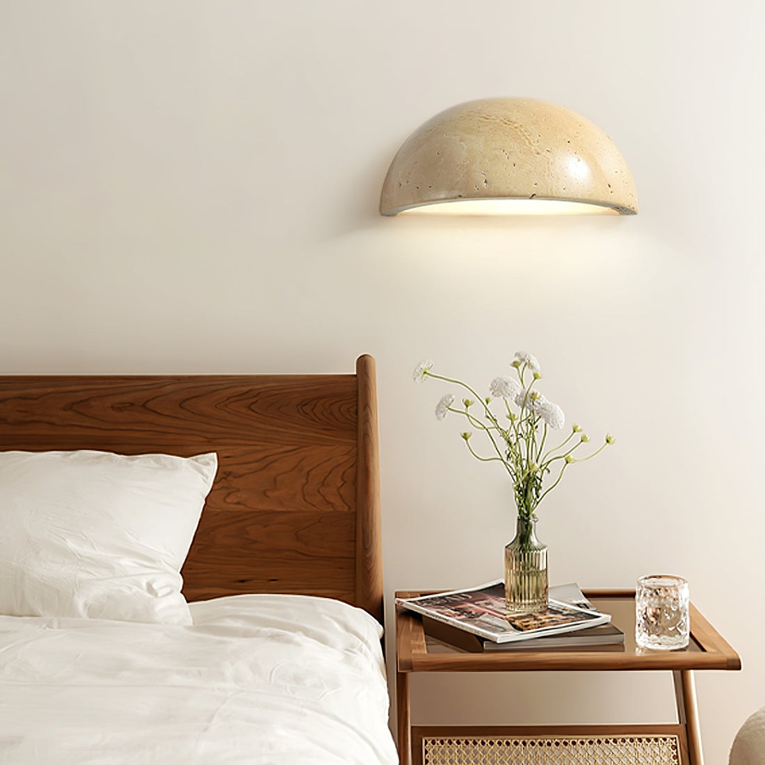 Vethayra Demi-Dôme Travertin Luminaire Mural