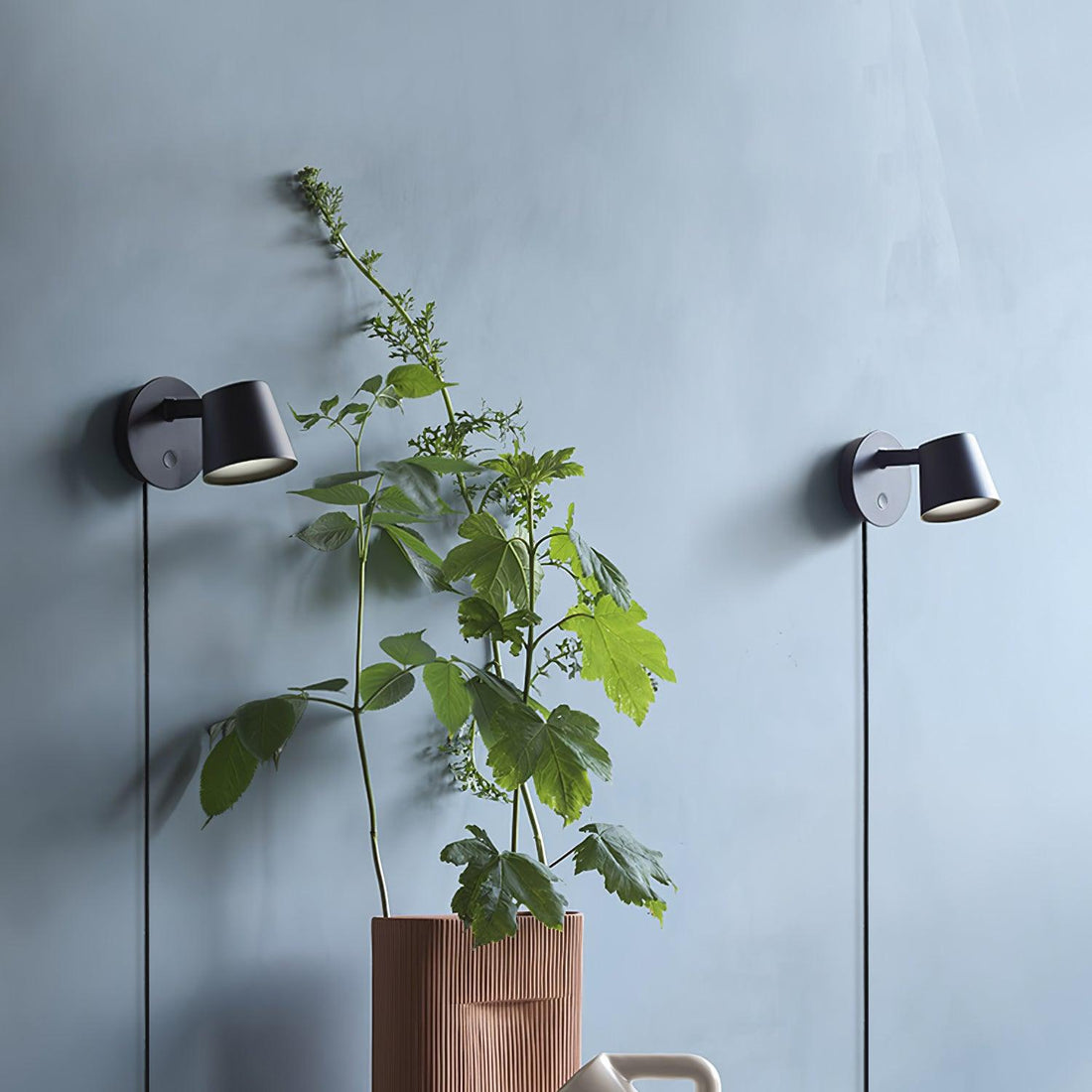 Olmirara Modern Minimalist Plug-In Wall Lamp