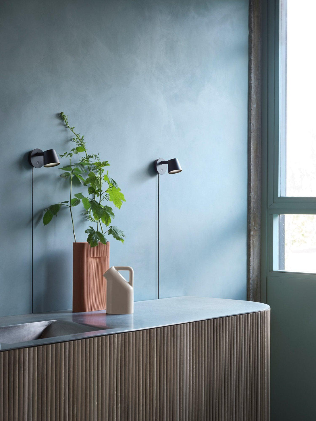 Olmirara Modern Minimalist Plug-In Wall Lamp