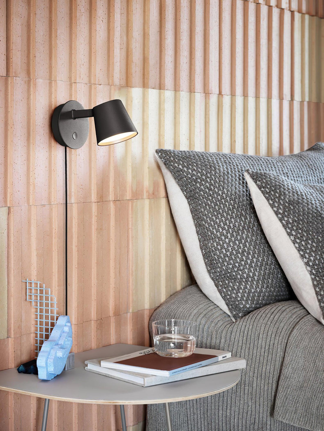Olmirara Modern Minimalist Plug-In Wall Lamp
