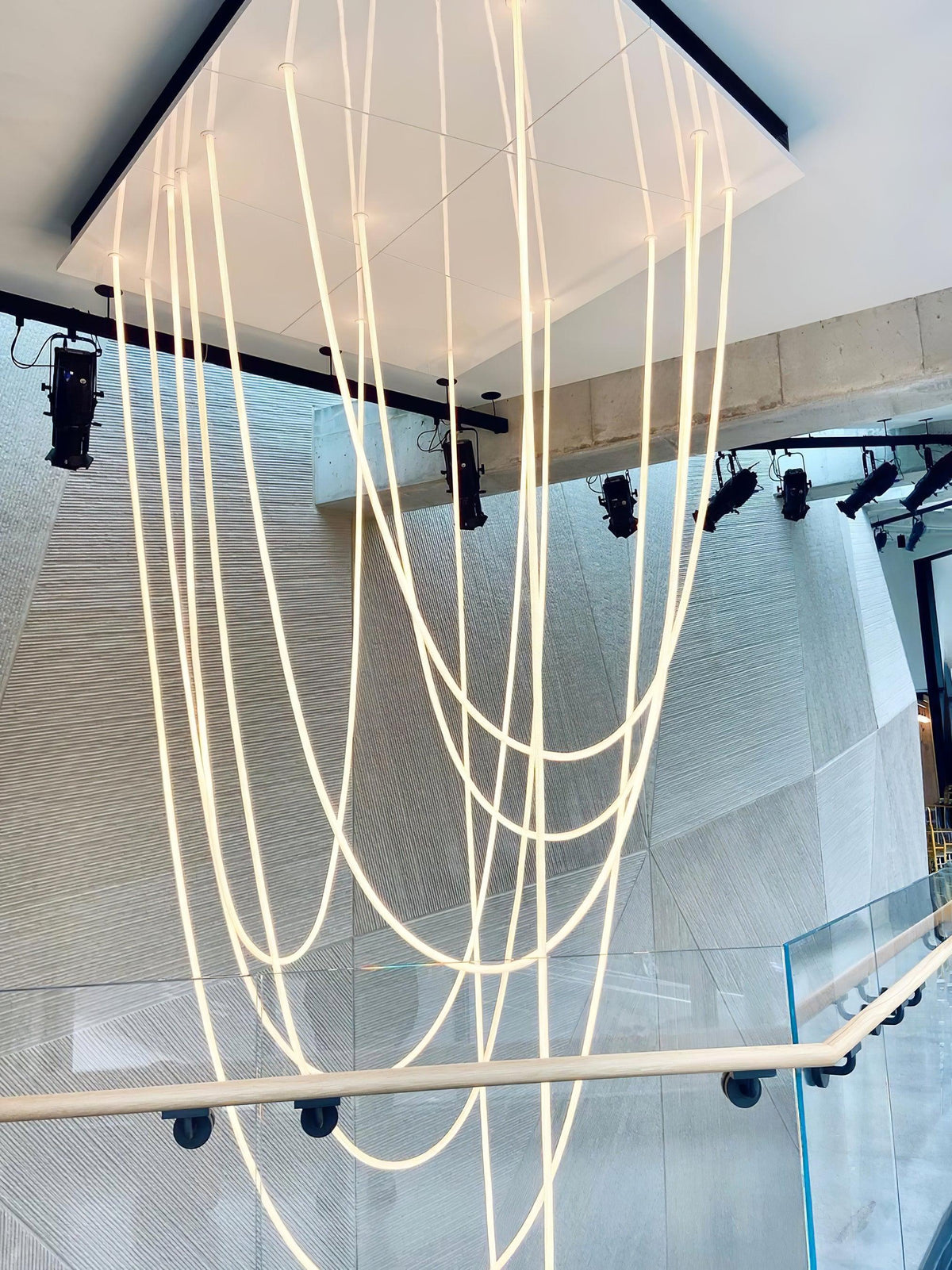 Solara Suspension Courbe Flexible Silicone Laiton