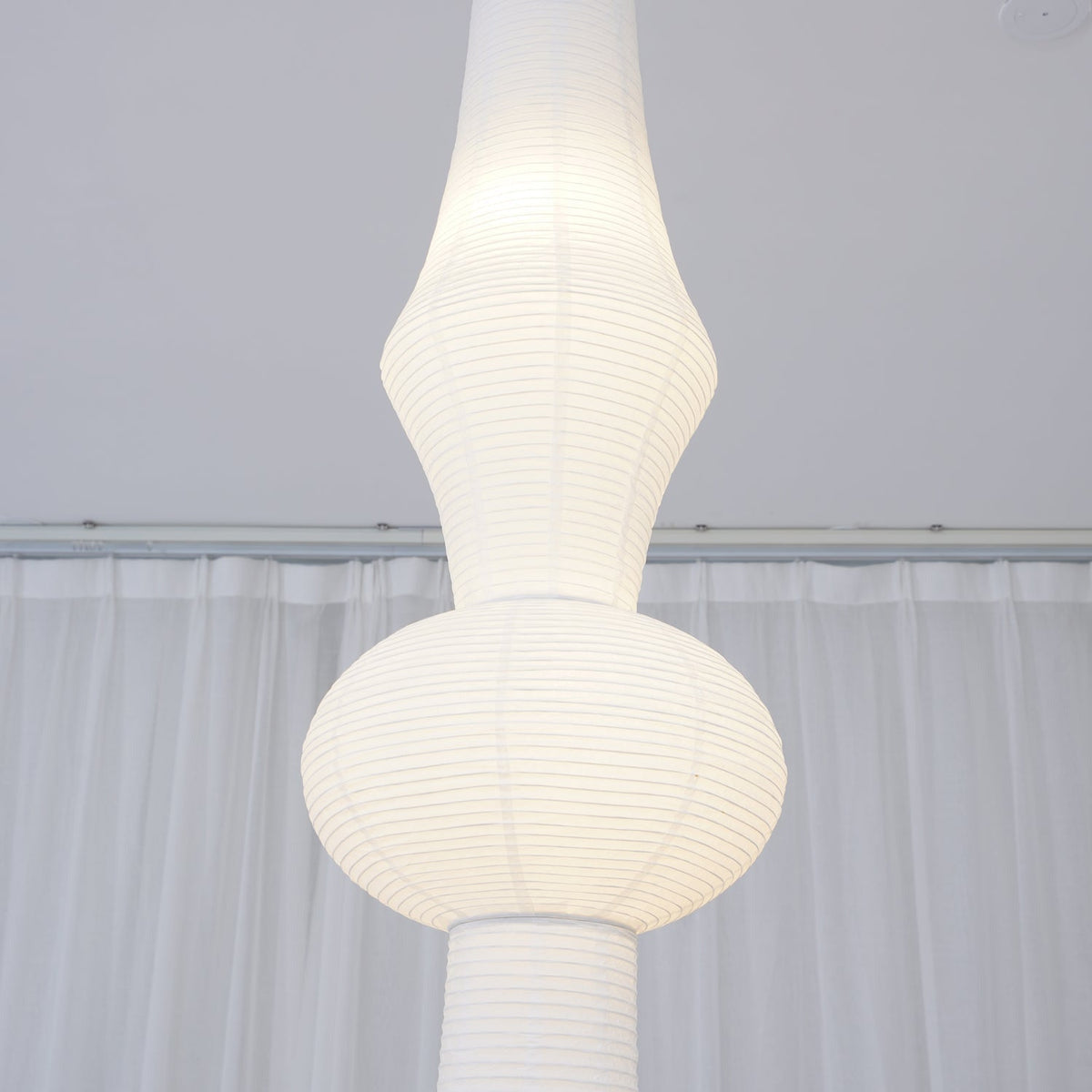 Faye Suspension Sculpturale Verticale en Papier